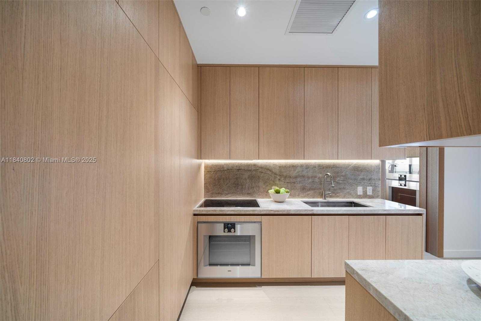 Small Image of 501 WEST AVE #PH4701, Miami Beach Number 8