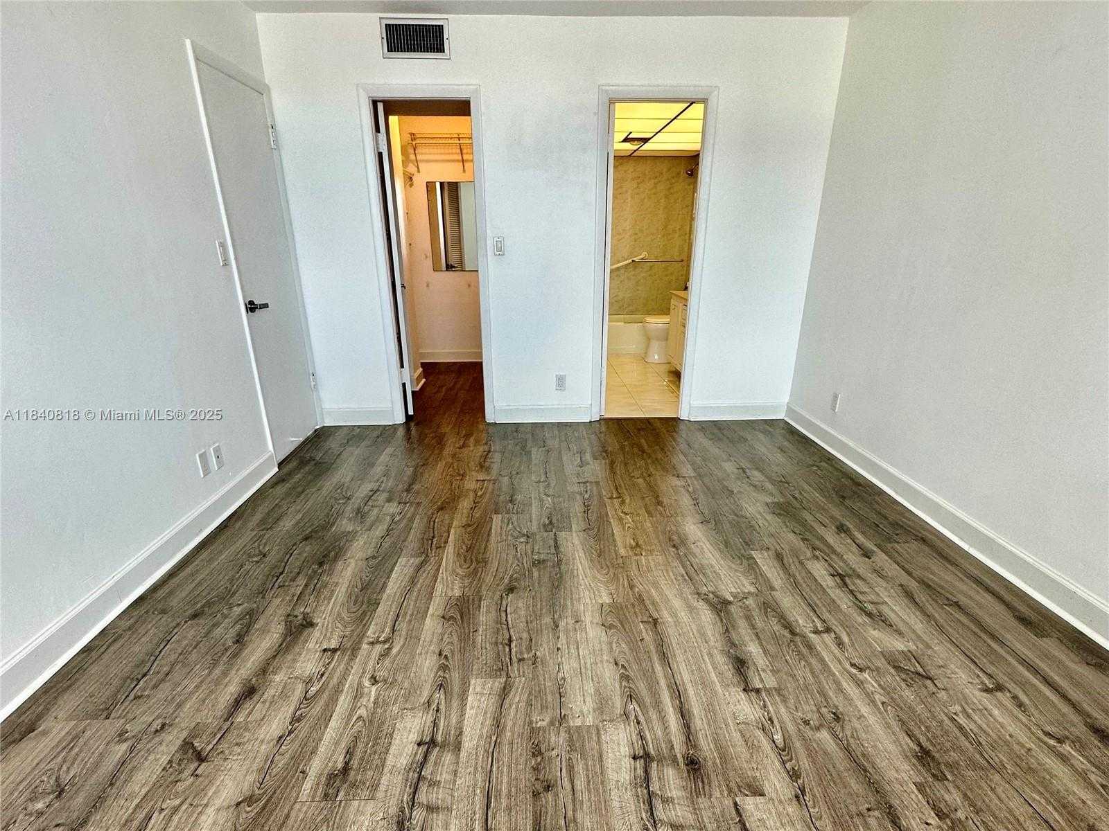 Small Image of 427 GOLDEN ISLES DR #14F, Hallandale Beach Number 10