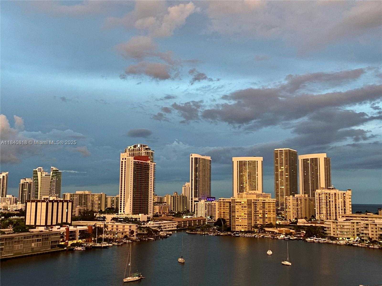 Small Image of 427 GOLDEN ISLES DR #14F, Hallandale Beach Number 16