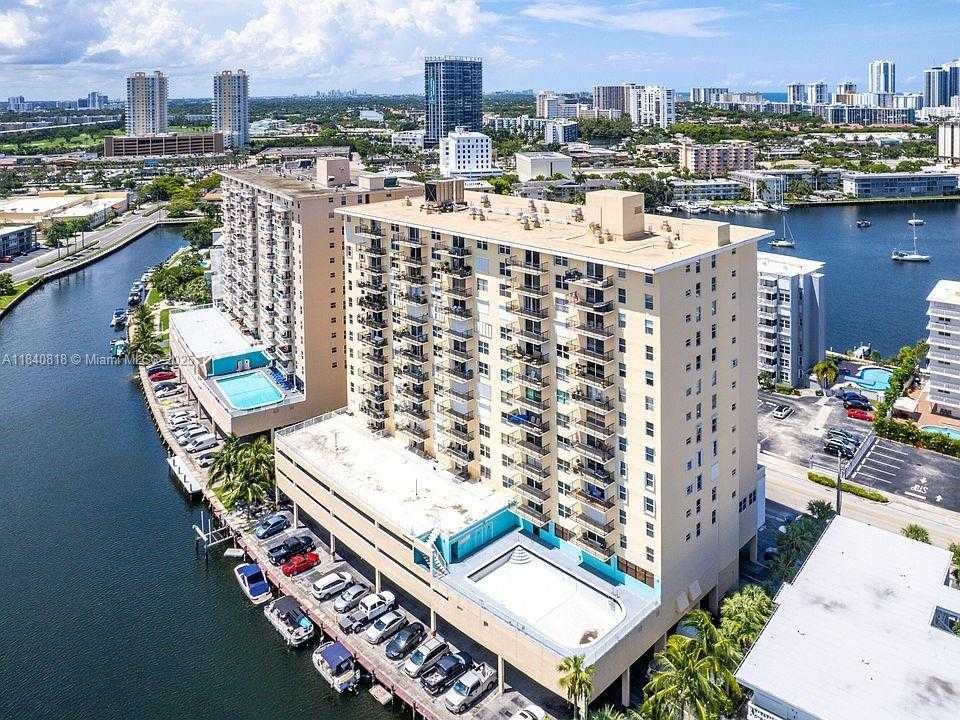 Small Image of 427 GOLDEN ISLES DR #14F, Hallandale Beach Number 18
