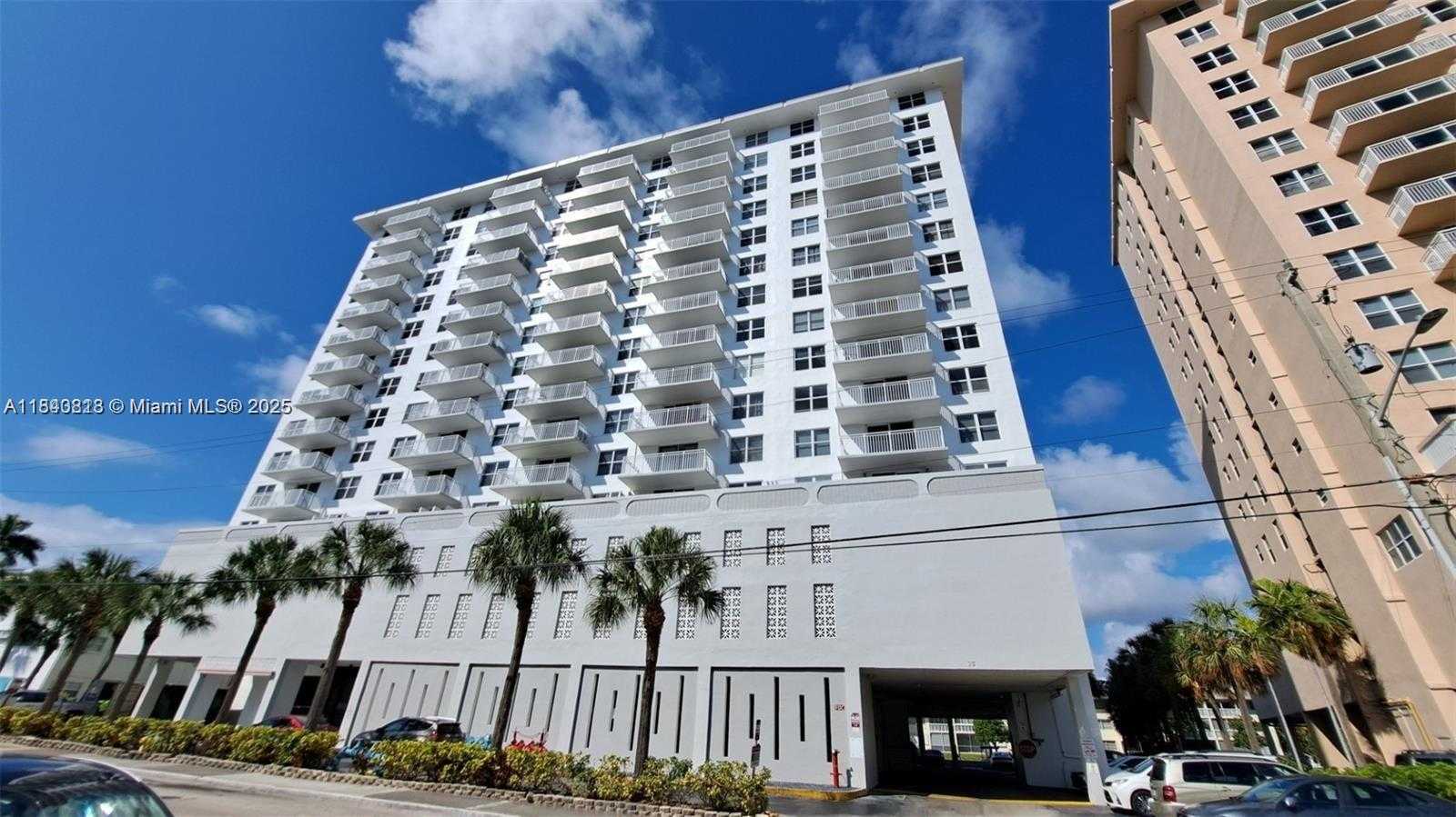 Small Image of 427 GOLDEN ISLES DR #14F, Hallandale Beach Number 19