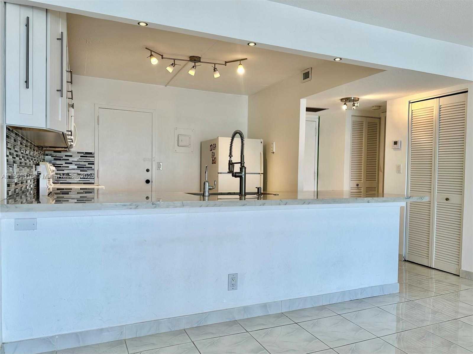 Small Image of 427 GOLDEN ISLES DR #14F, Hallandale Beach Number 2