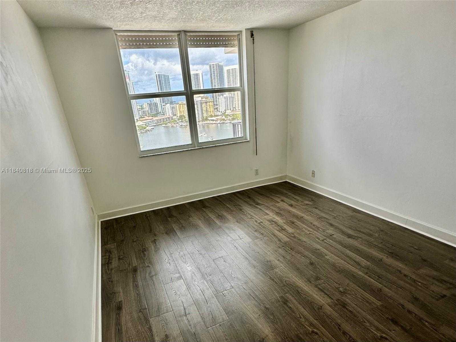 Small Image of 427 GOLDEN ISLES DR #14F, Hallandale Beach Number 9