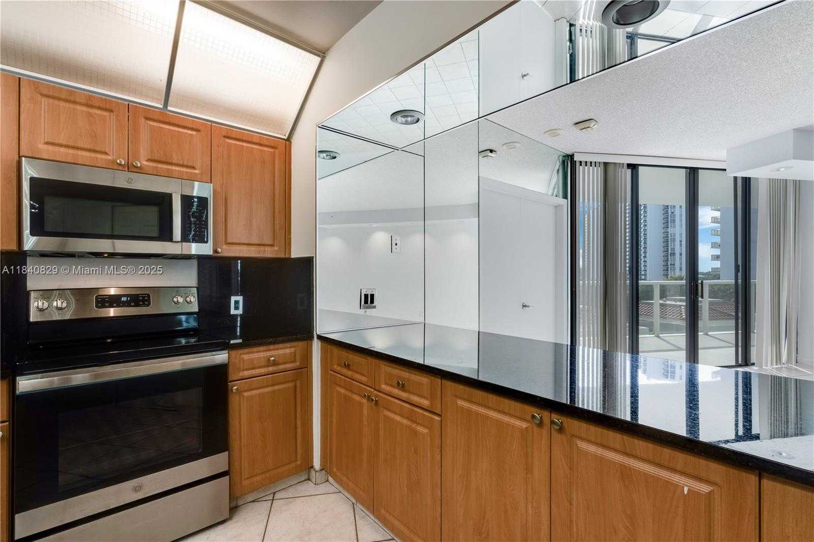 Small Image of 20281 EAST COUNTRY CLUB DR #405, Aventura Number 10