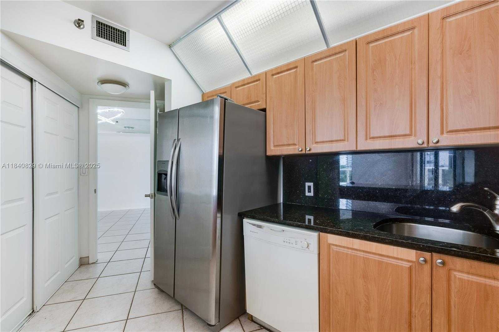Small Image of 20281 EAST COUNTRY CLUB DR #405, Aventura Number 11