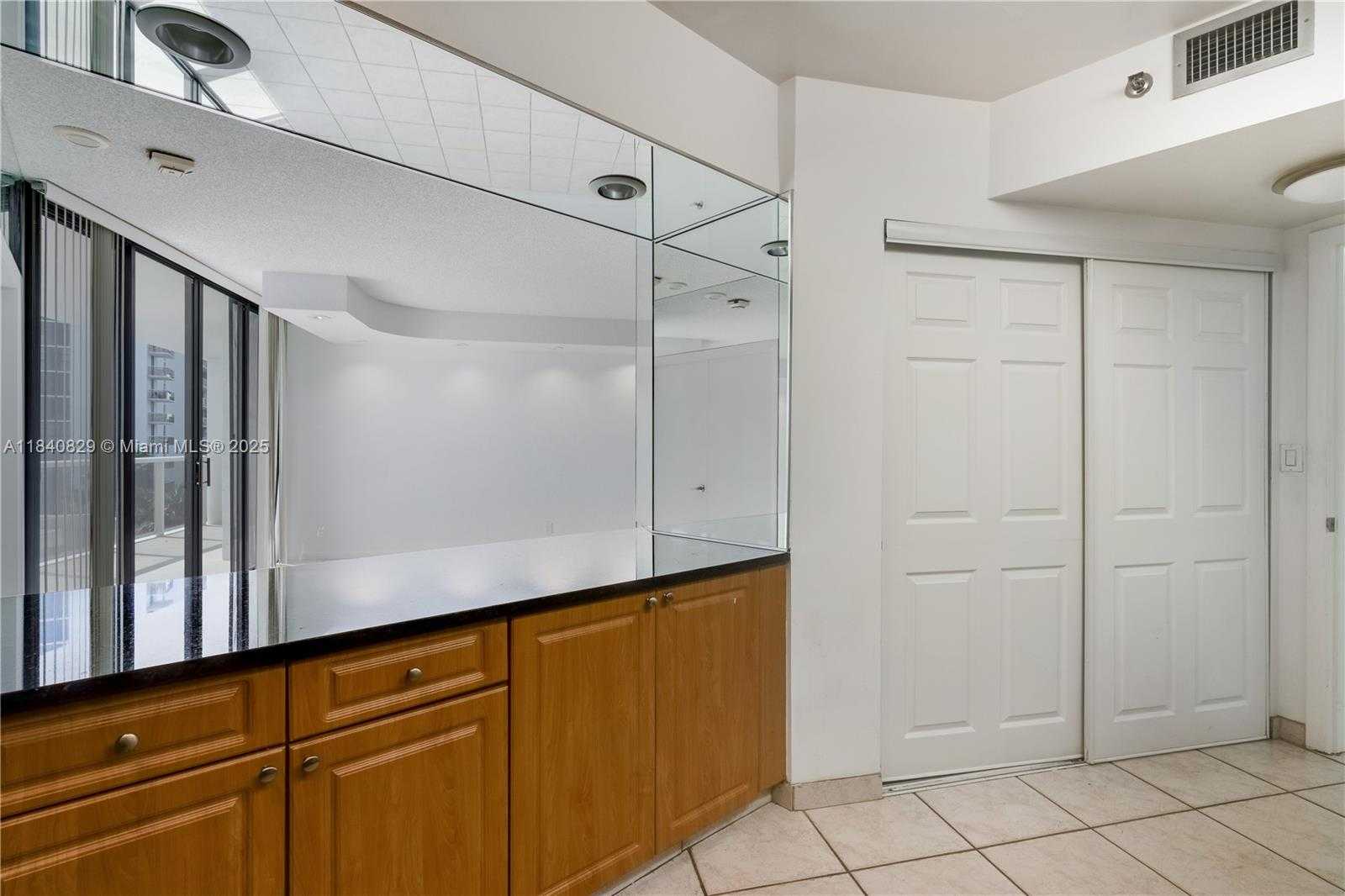 Small Image of 20281 EAST COUNTRY CLUB DR #405, Aventura Number 12