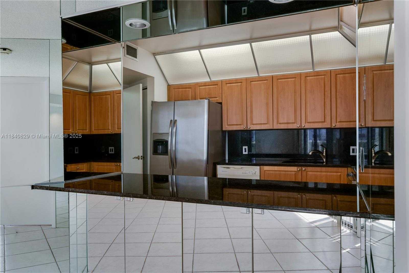 Small Image of 20281 EAST COUNTRY CLUB DR #405, Aventura Number 13