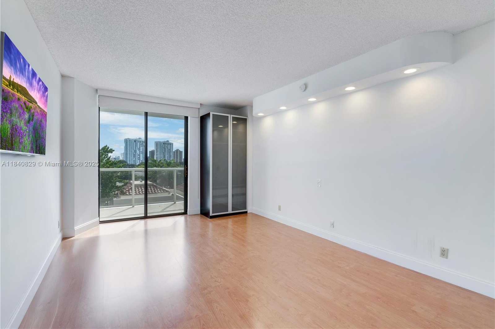 Small Image of 20281 EAST COUNTRY CLUB DR #405, Aventura Number 14