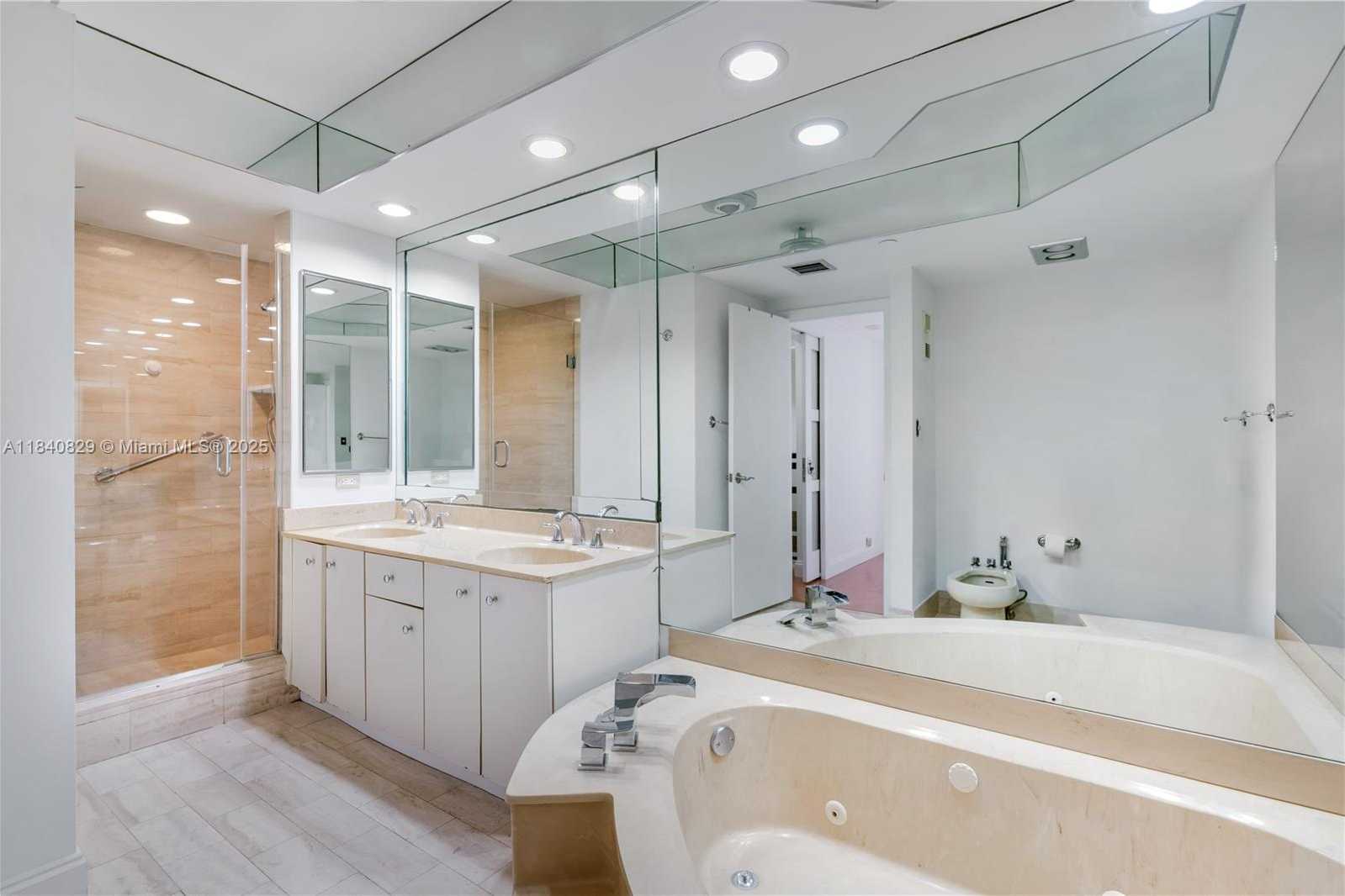 Small Image of 20281 EAST COUNTRY CLUB DR #405, Aventura Number 16