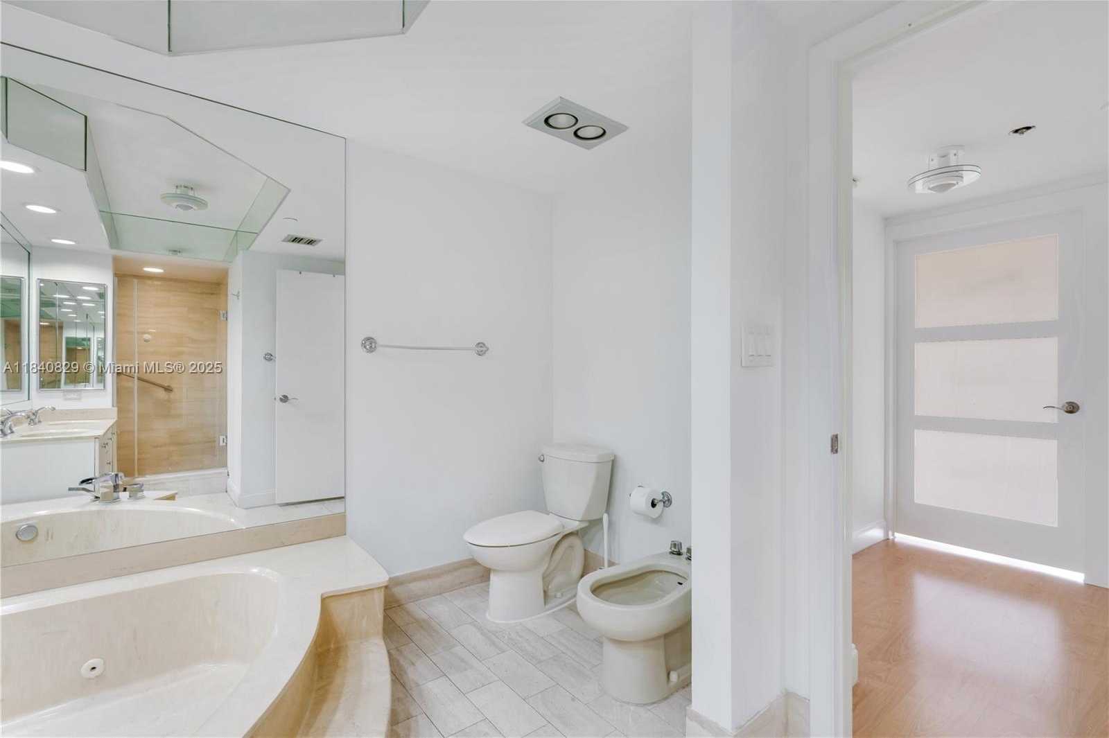 Small Image of 20281 EAST COUNTRY CLUB DR #405, Aventura Number 17