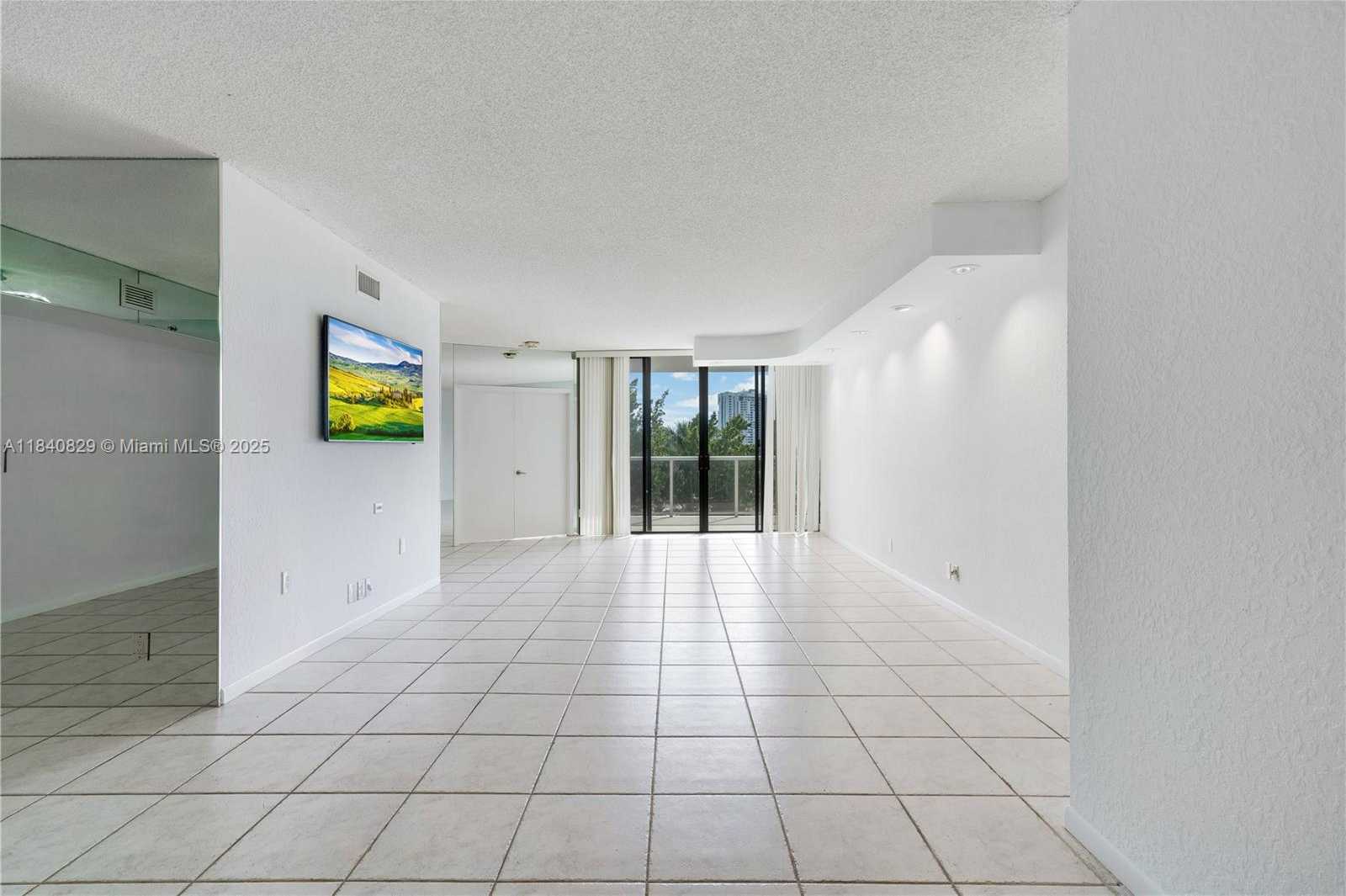 Small Image of 20281 EAST COUNTRY CLUB DR #405, Aventura Number 2