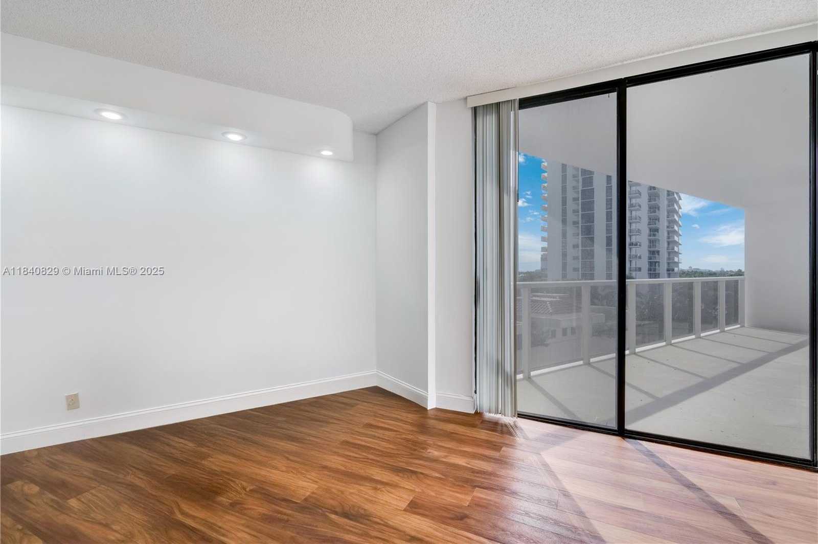 Small Image of 20281 EAST COUNTRY CLUB DR #405, Aventura Number 21
