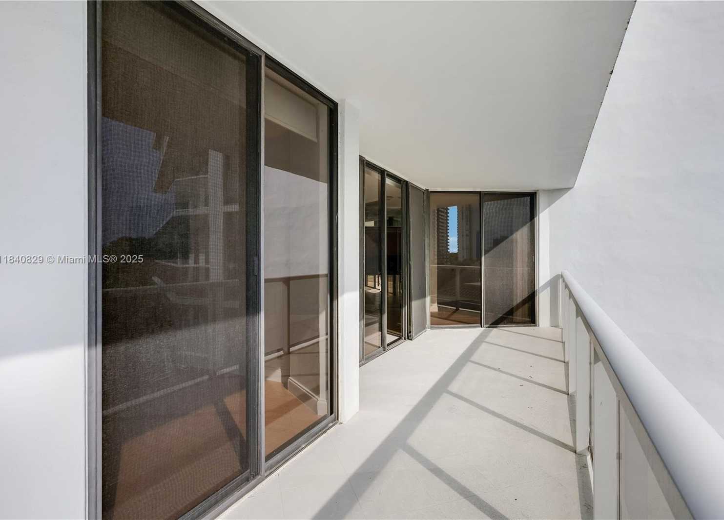 Small Image of 20281 EAST COUNTRY CLUB DR #405, Aventura Number 25