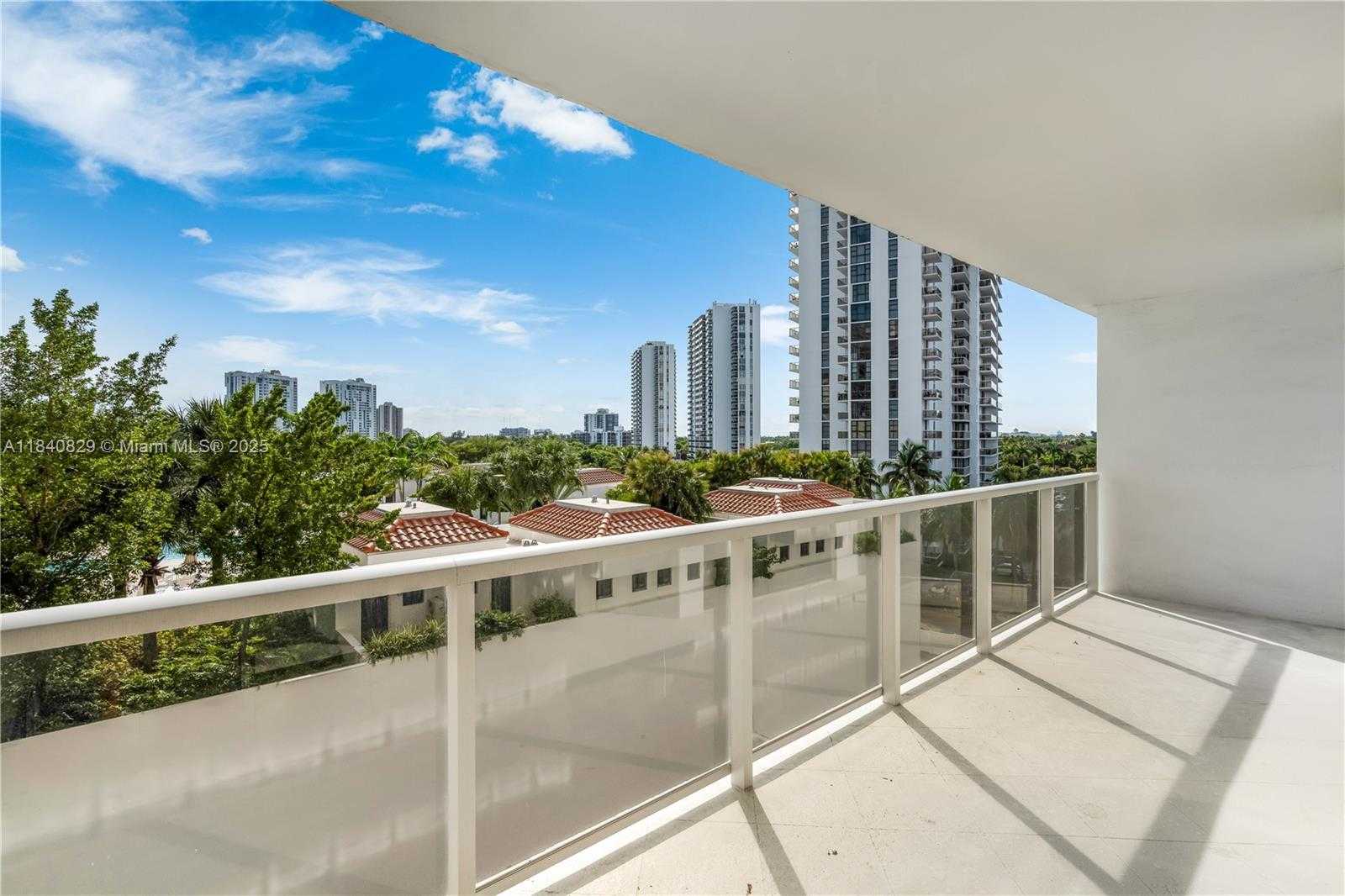 Small Image of 20281 EAST COUNTRY CLUB DR #405, Aventura Number 26