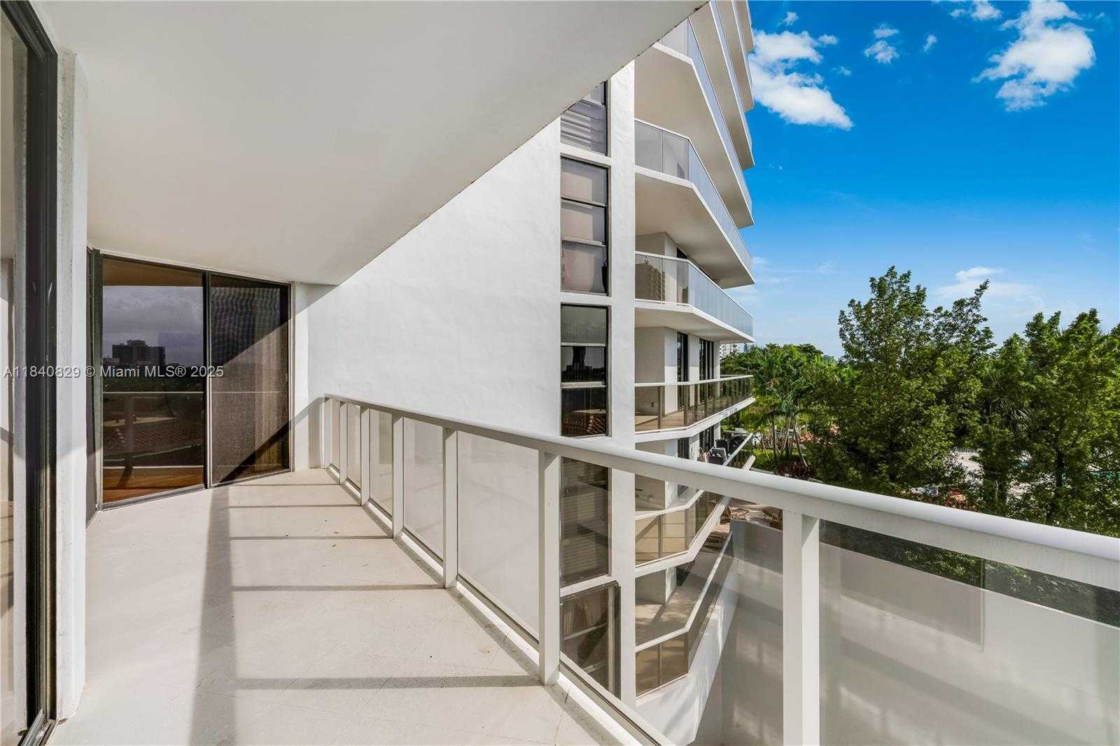 Small Image of 20281 EAST COUNTRY CLUB DR #405, Aventura Number 27