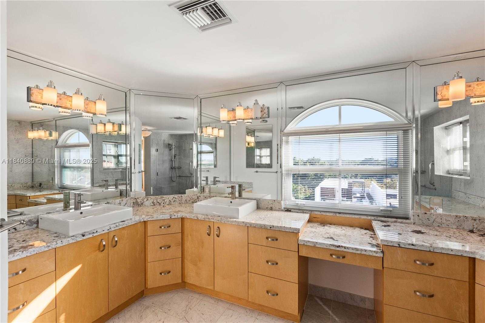 Small Image of 610 VALENCIA AVE #503, Coral Gables Number 38