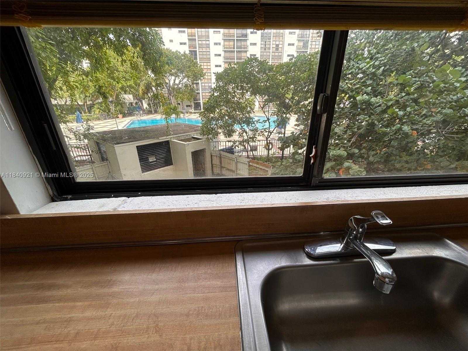 Small Image of 16919 NORTH BAY RD #204, Sunny Isles Beach Number 27