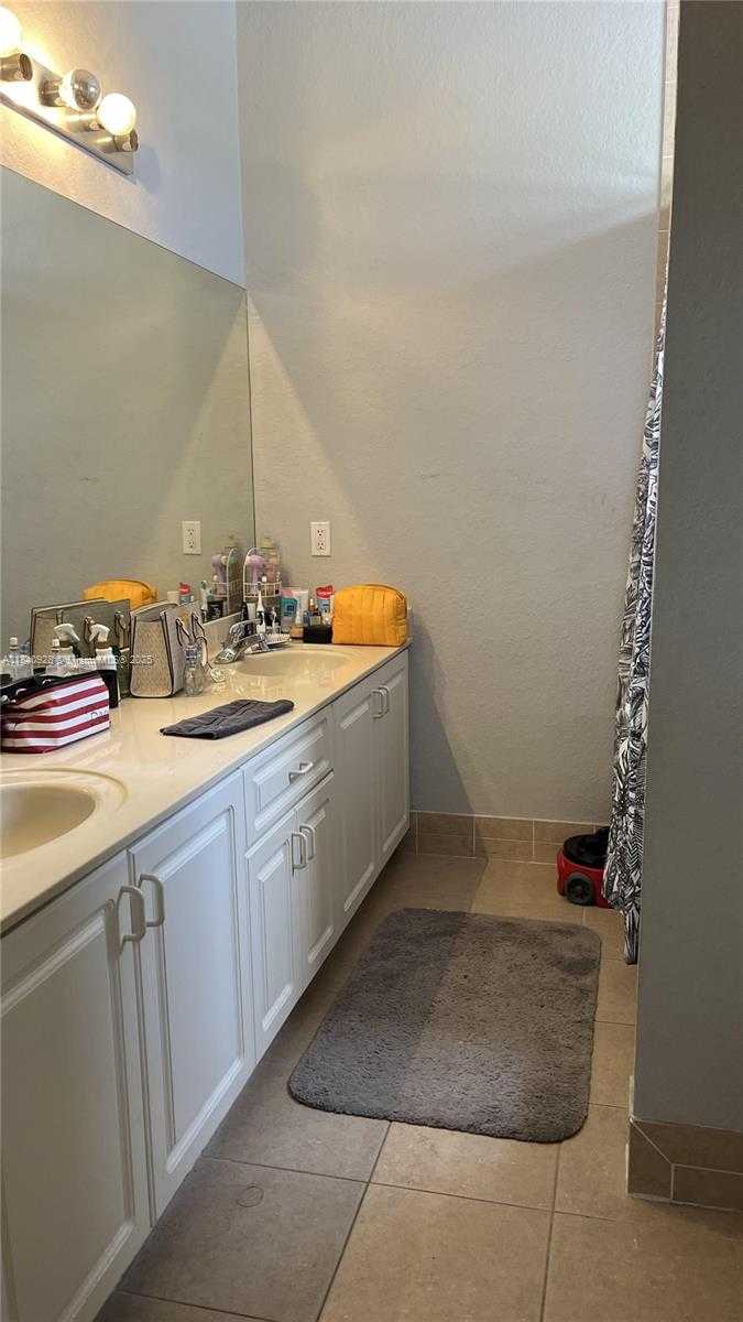 Small Image of 9087 SOUTH WEST 153RD CT, Miami Number 10