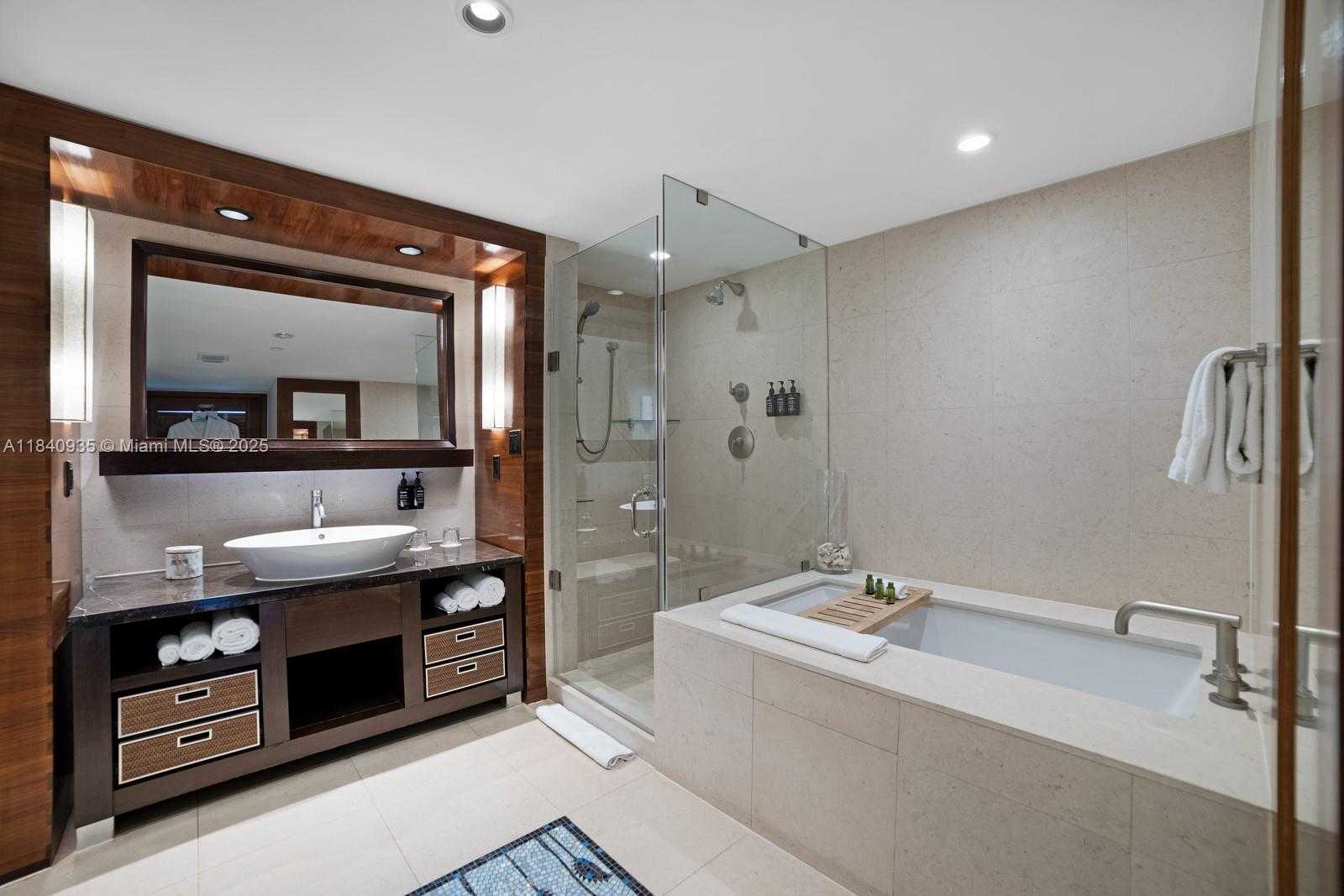 Small Image of 6801 COLLINS AVE #705, Miami Beach Number 14