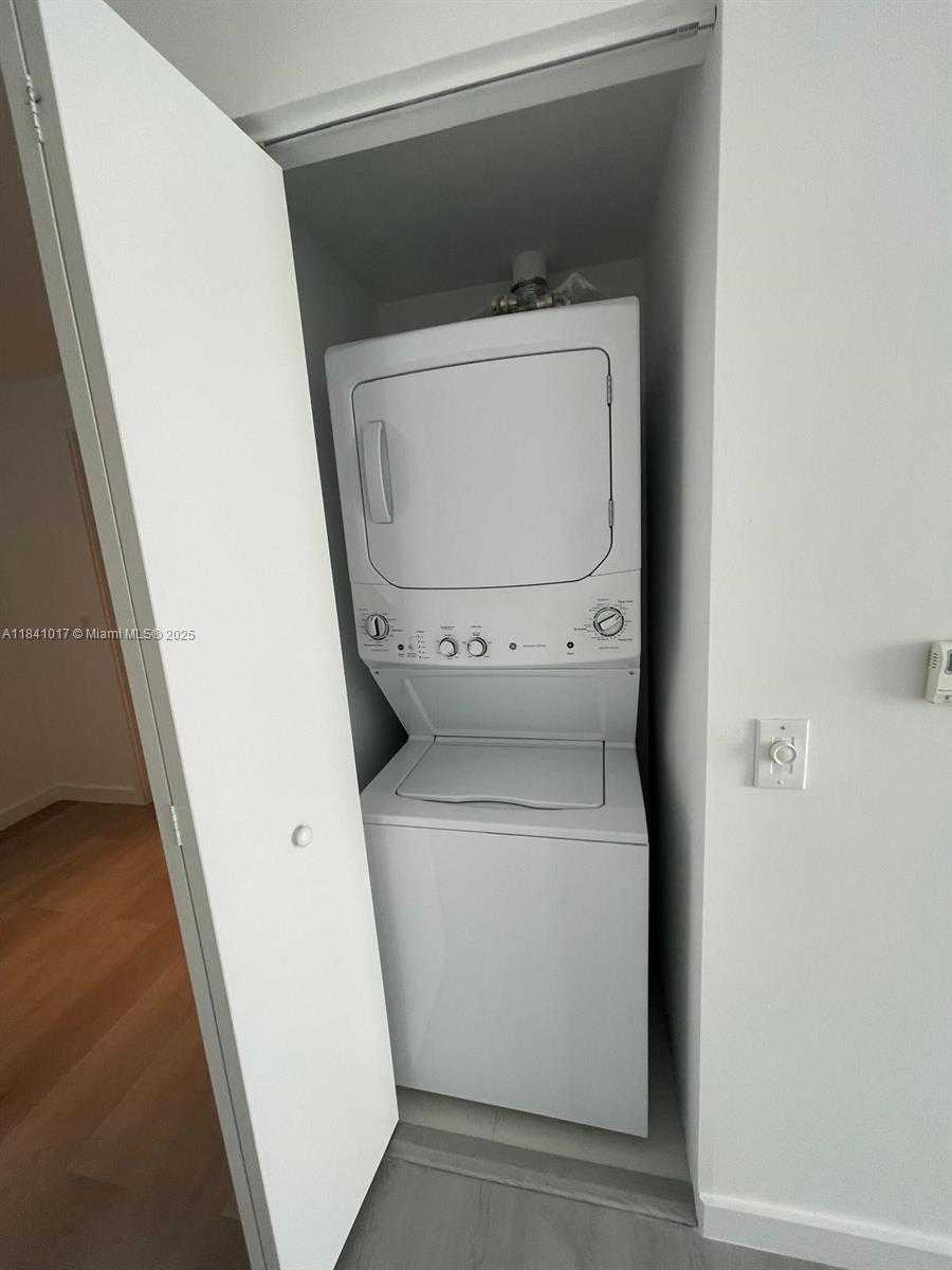 Small Image of 501 NORTH EAST 31ST ST #3705, Miami Number 13