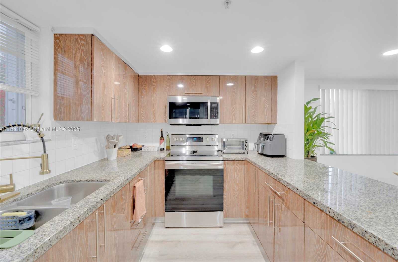 Small Image of 651 NORTH WEST 82ND AVE #124, Miami Number 13