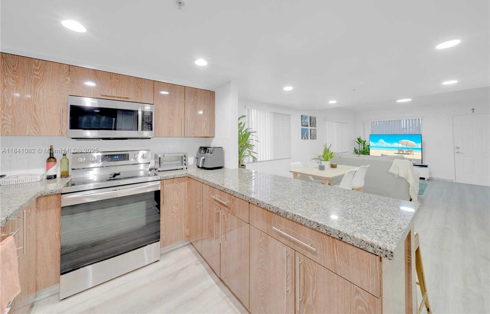 Small Image of 651 NORTH WEST 82ND AVE #124, Miami Number 4