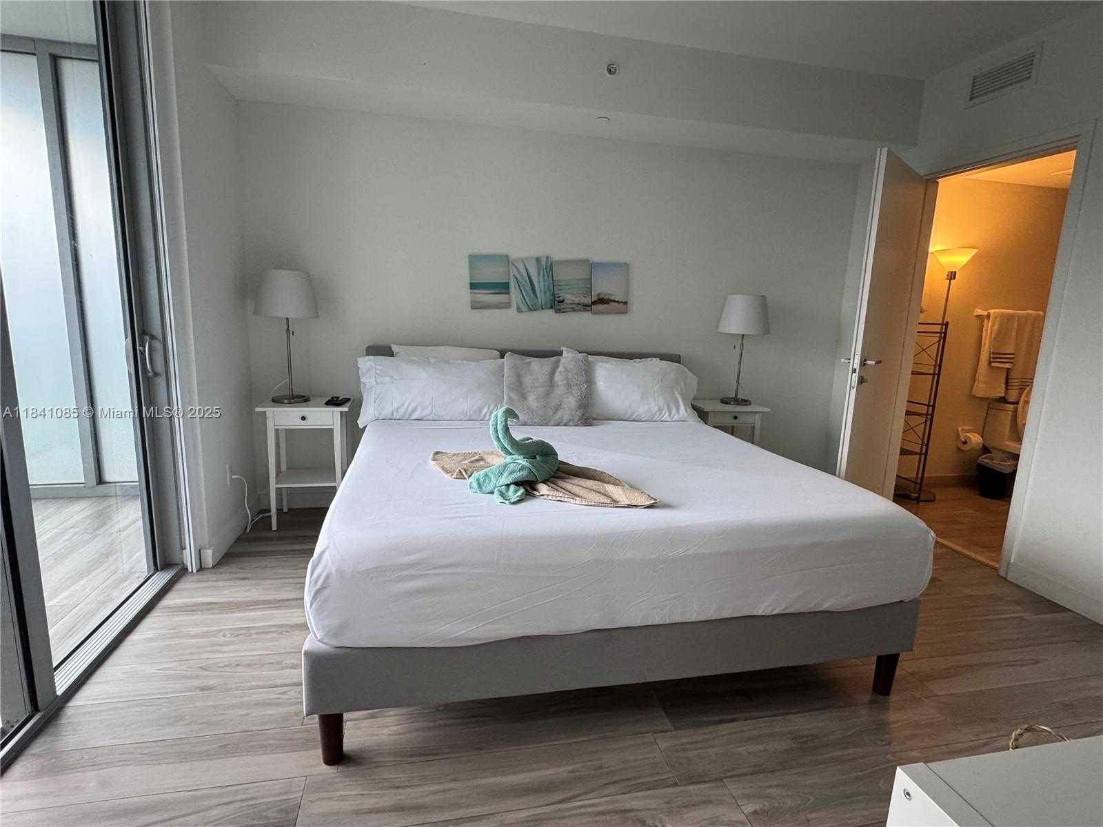 Small Image of 1300 BRICKELL BAY DR #3301, Miami Number 13