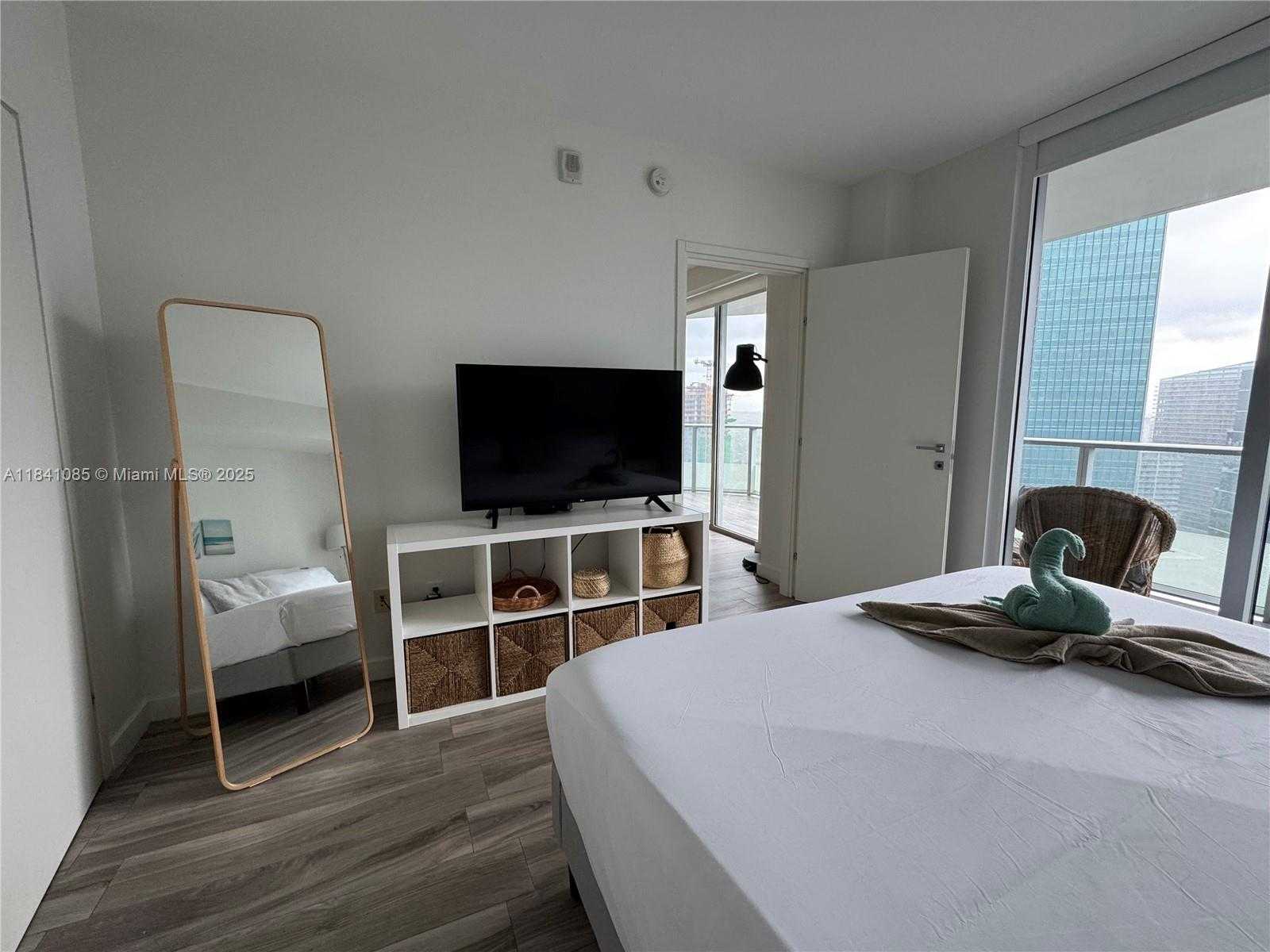 Small Image of 1300 BRICKELL BAY DR #3301, Miami Number 15