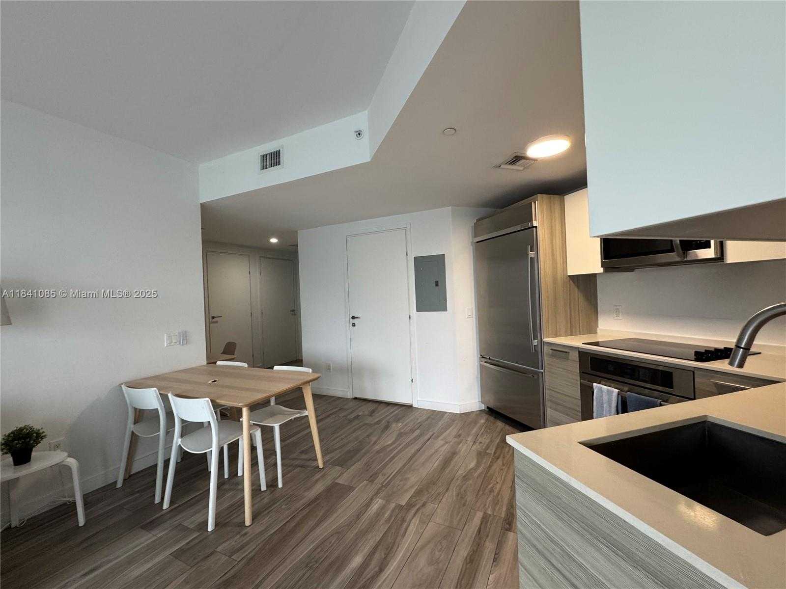 Small Image of 1300 BRICKELL BAY DR #3301, Miami Number 18