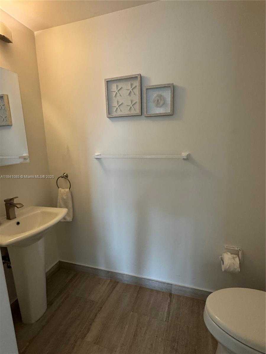 Small Image of 1300 BRICKELL BAY DR #3301, Miami Number 6