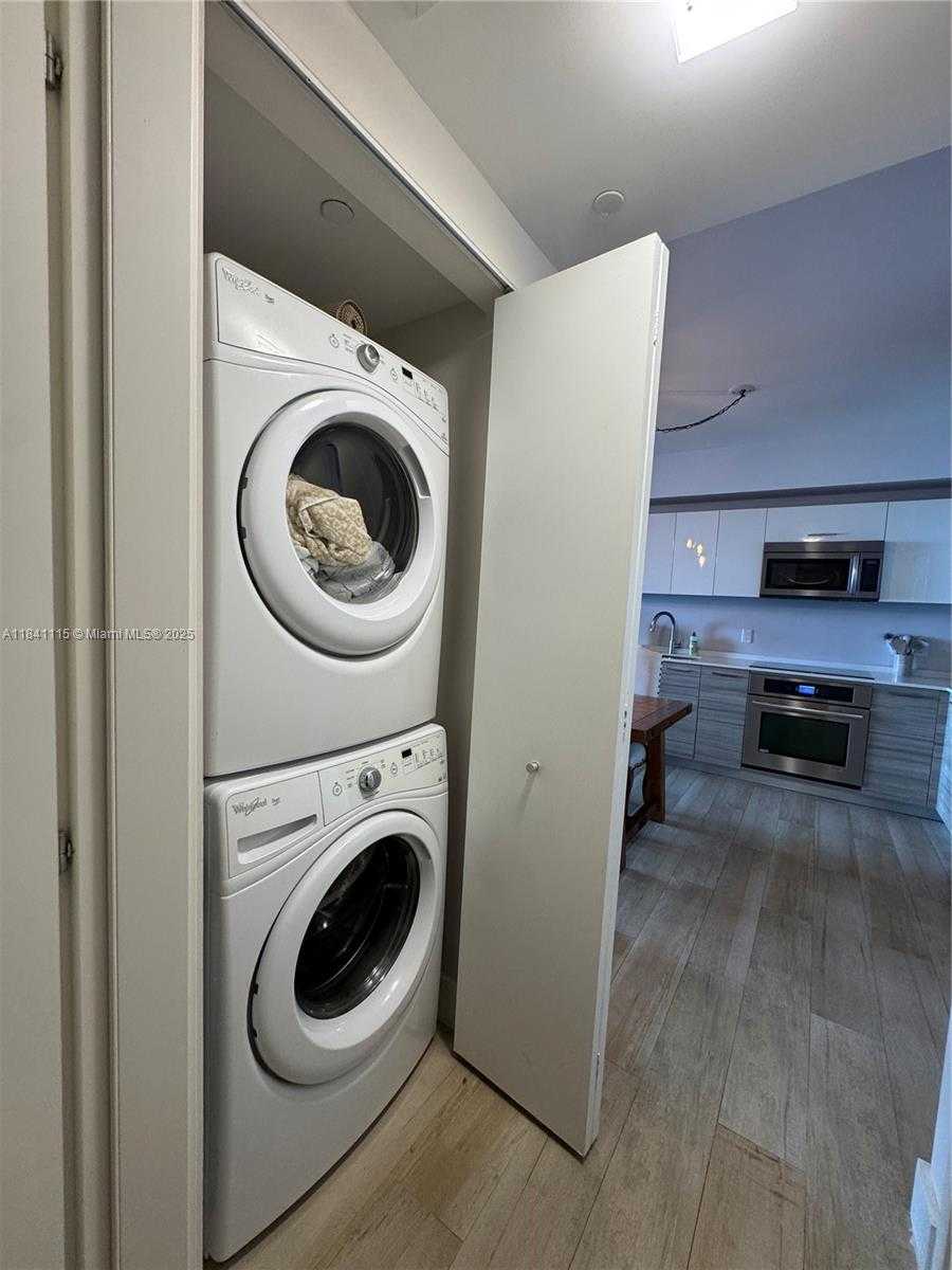 Small Image of 1300 BRICKELL BAY DR #1808, Miami Number 14