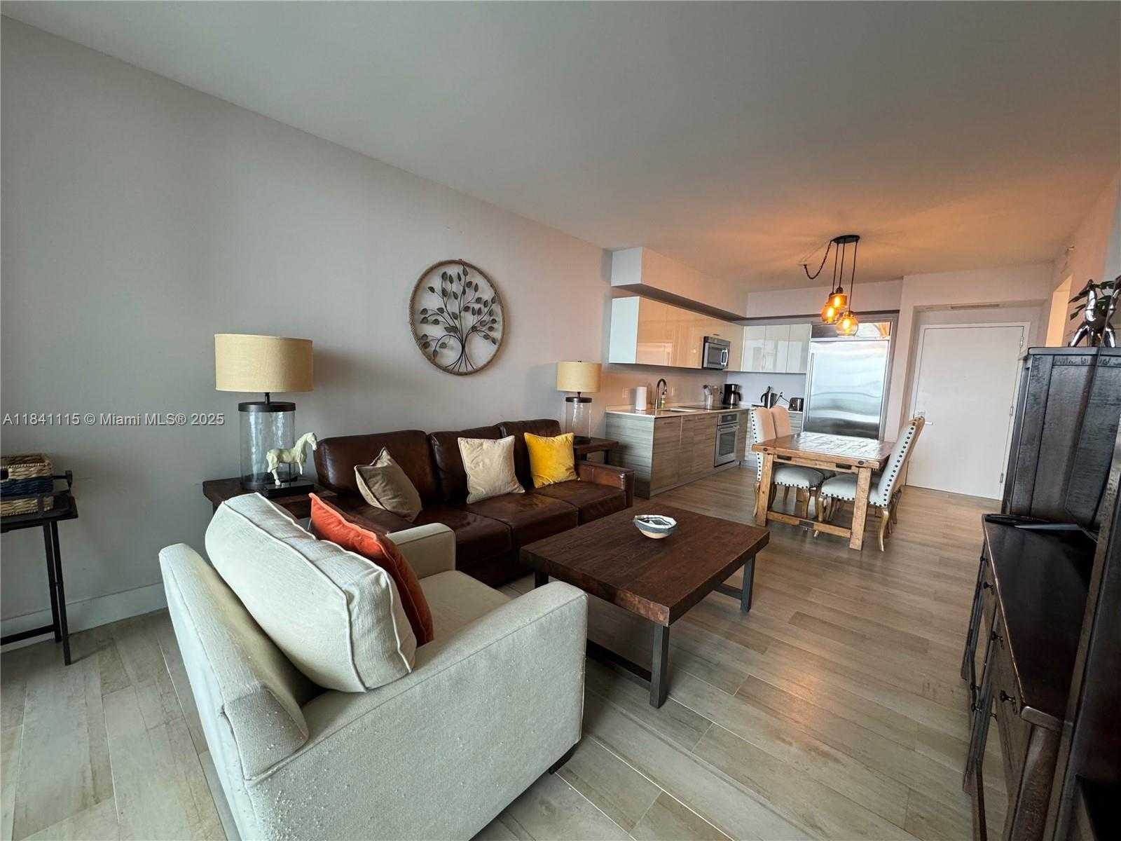 Small Image of 1300 BRICKELL BAY DR #1808, Miami Number 15