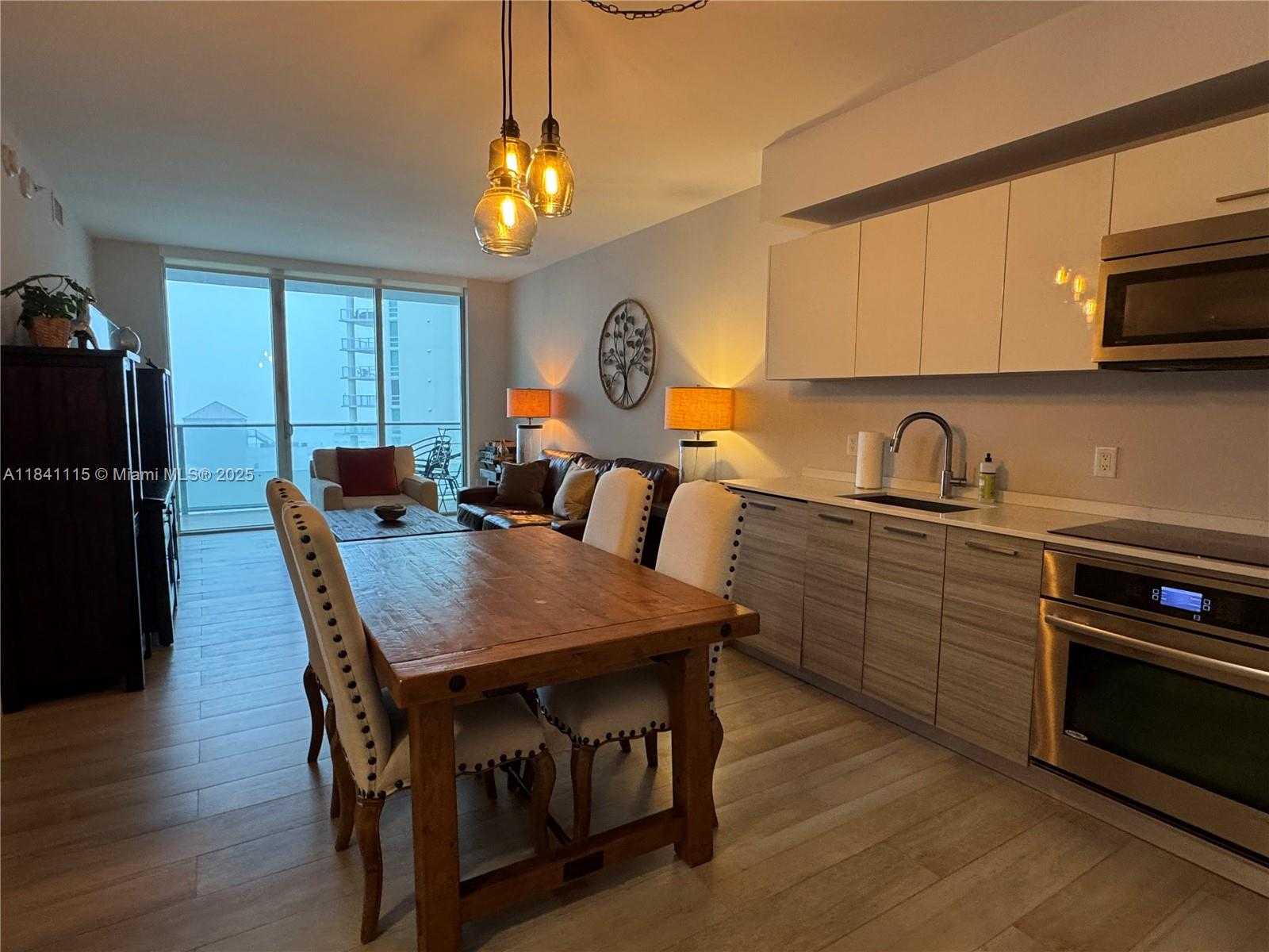 Small Image of 1300 BRICKELL BAY DR #1808, Miami Number 17