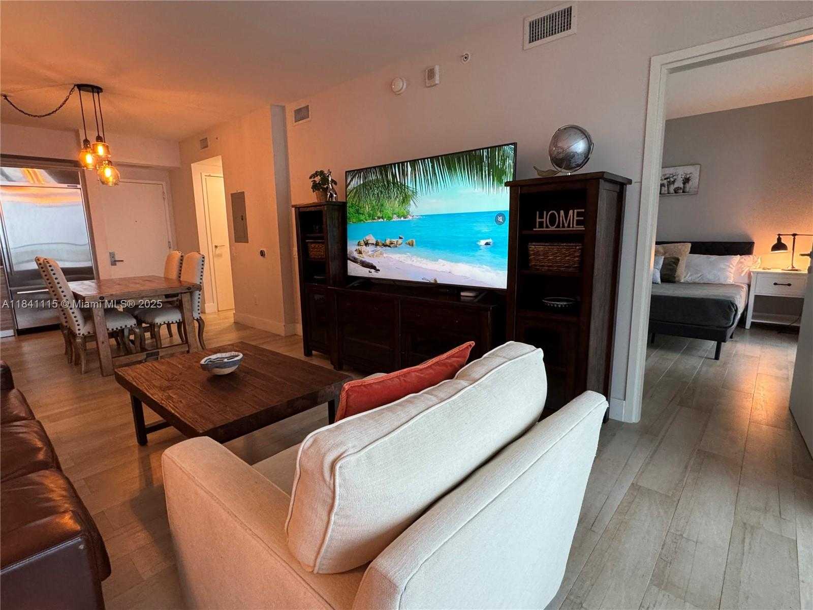 Small Image of 1300 BRICKELL BAY DR #1808, Miami Number 18