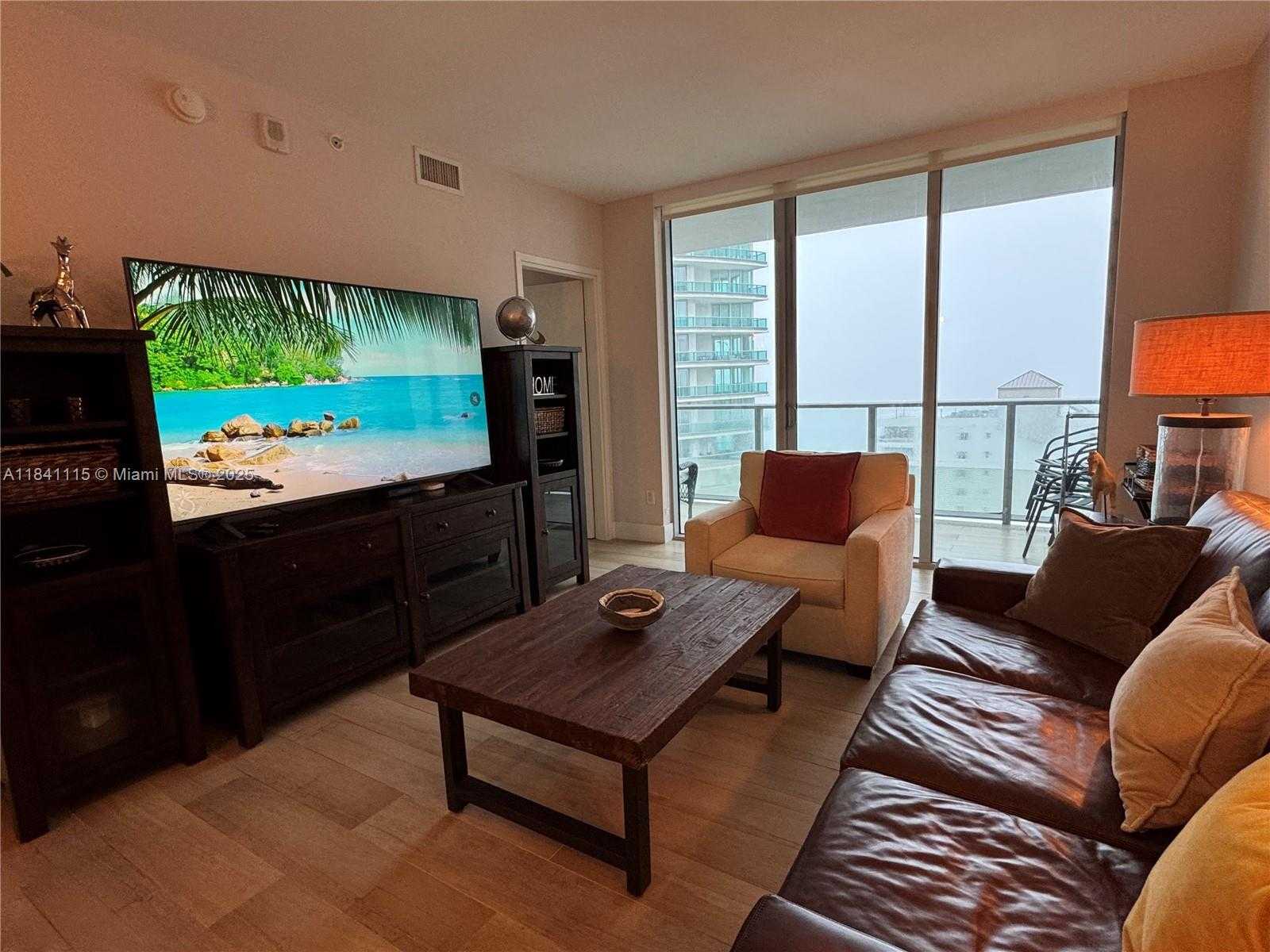 Small Image of 1300 BRICKELL BAY DR #1808, Miami Number 2