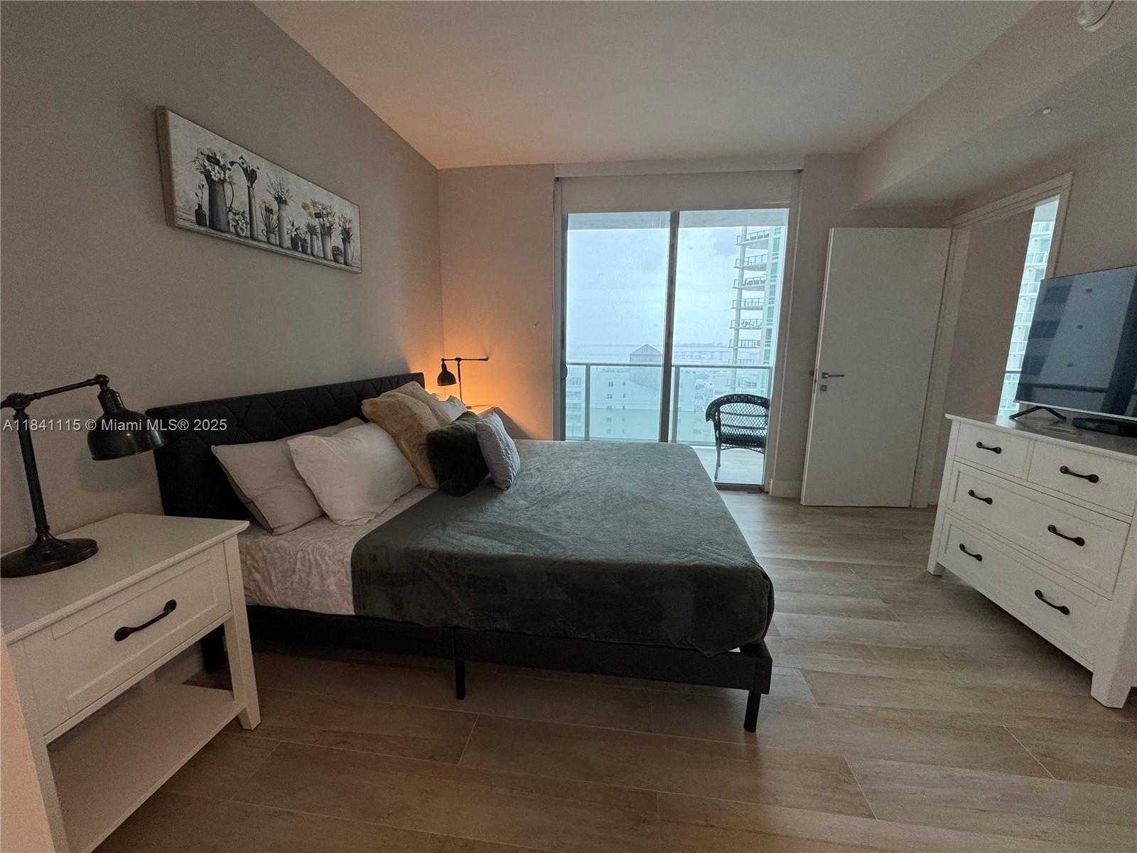 Small Image of 1300 BRICKELL BAY DR #1808, Miami Number 8