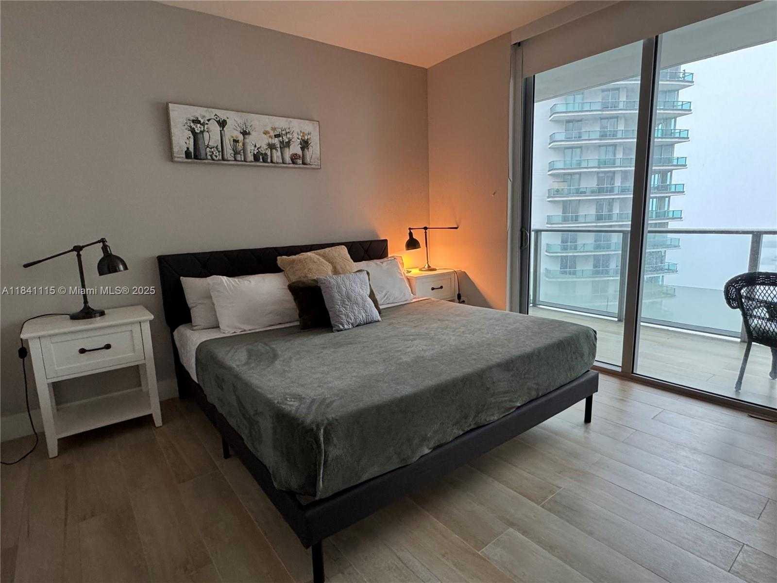 Small Image of 1300 BRICKELL BAY DR #1808, Miami Number 9