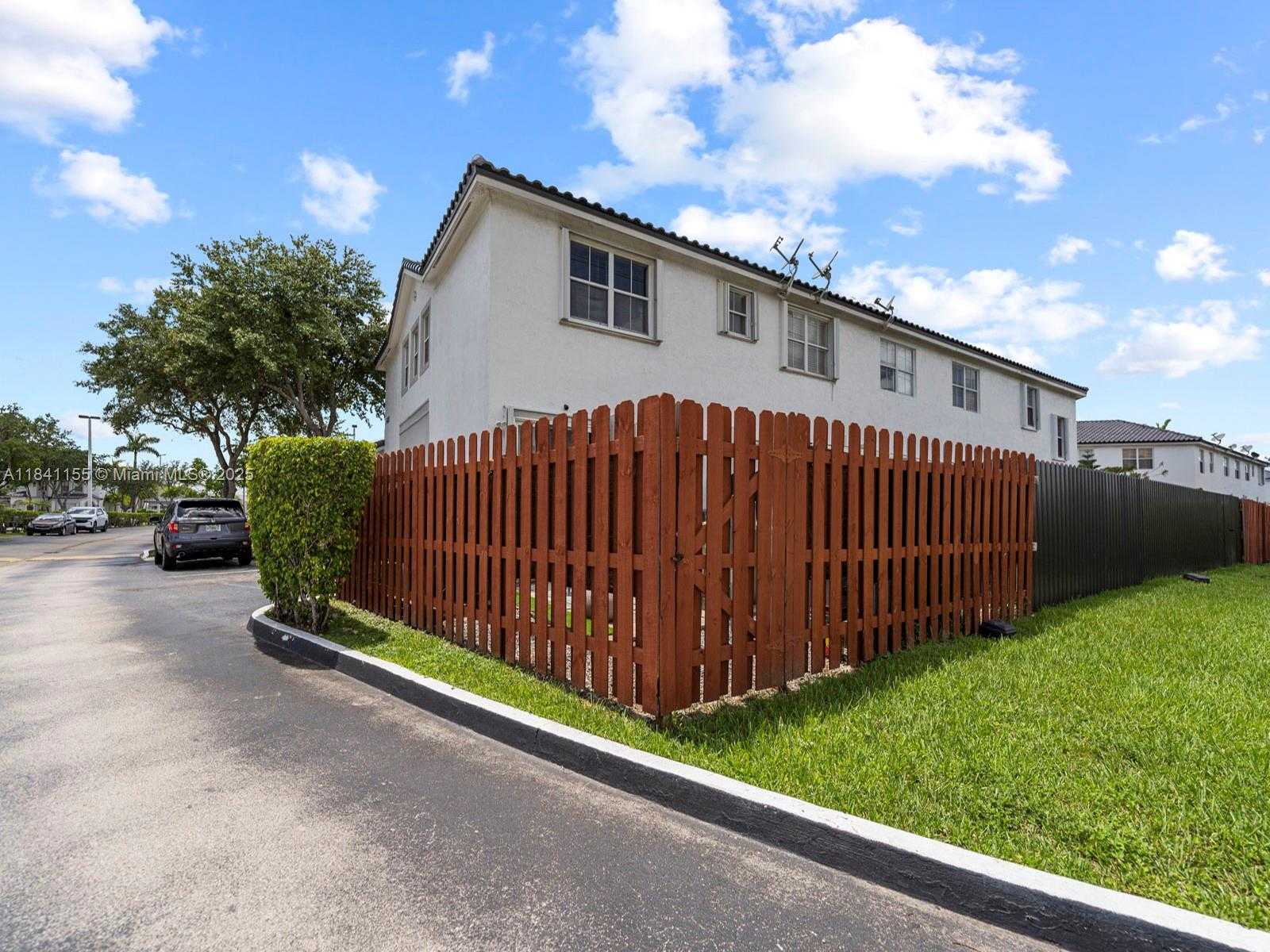 Small Image of 5400 NORTH WEST 107TH AVE #401, Doral Number 34