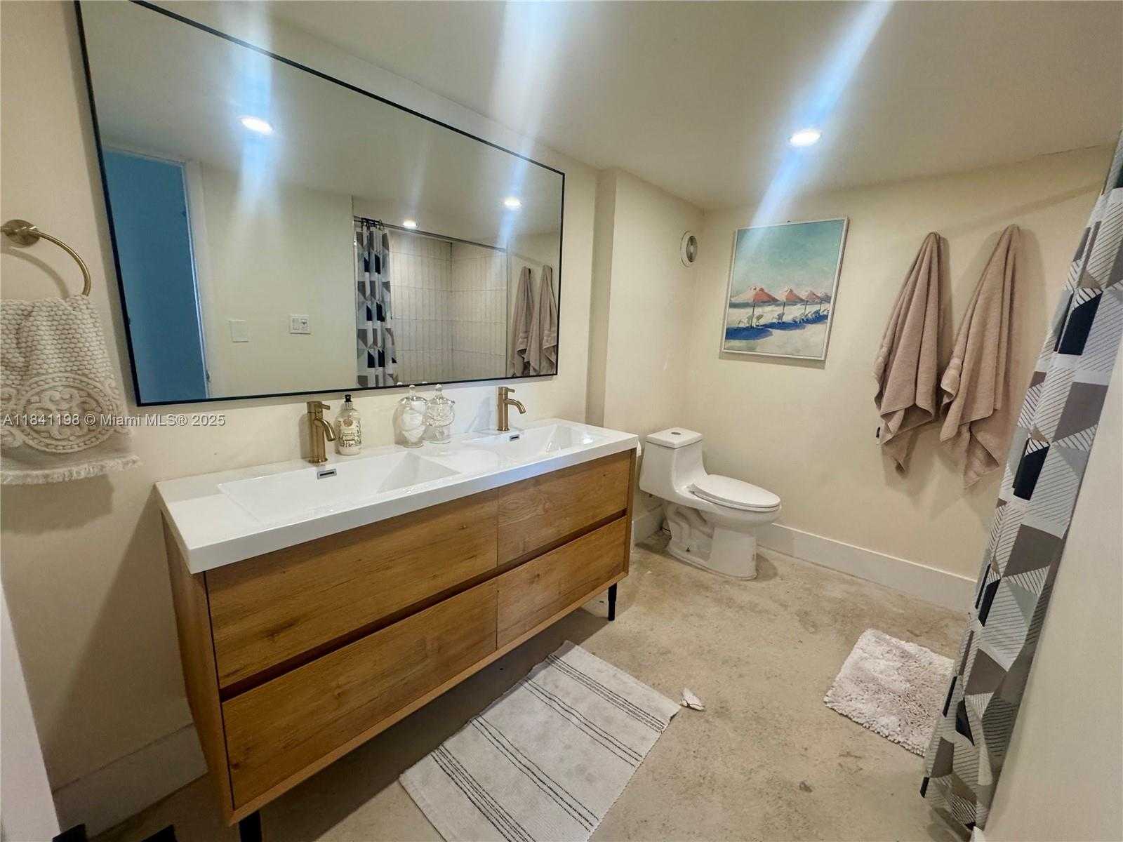 Small Image of 7928 WEST DR #510, North Bay Village Number 9