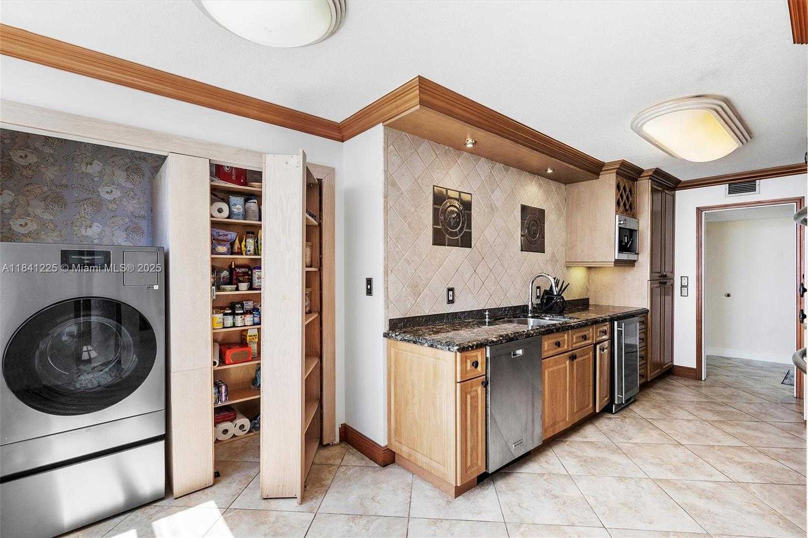 Small Image of 2751 SOUTH OCEAN DR #504S, Hollywood Number 9
