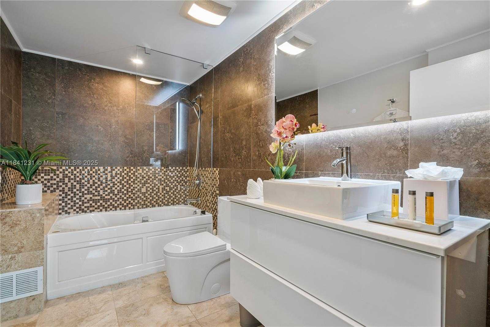 Small Image of 2889 MCFARLANE RD #1801, Miami Number 20