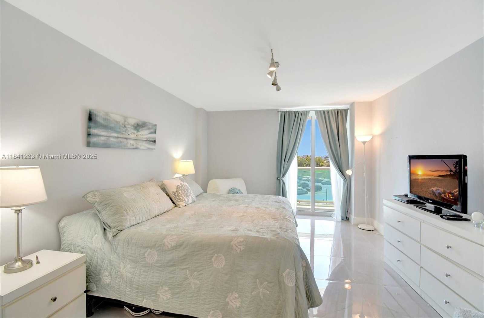 Small Image of Sunny Isles Beach Number 15