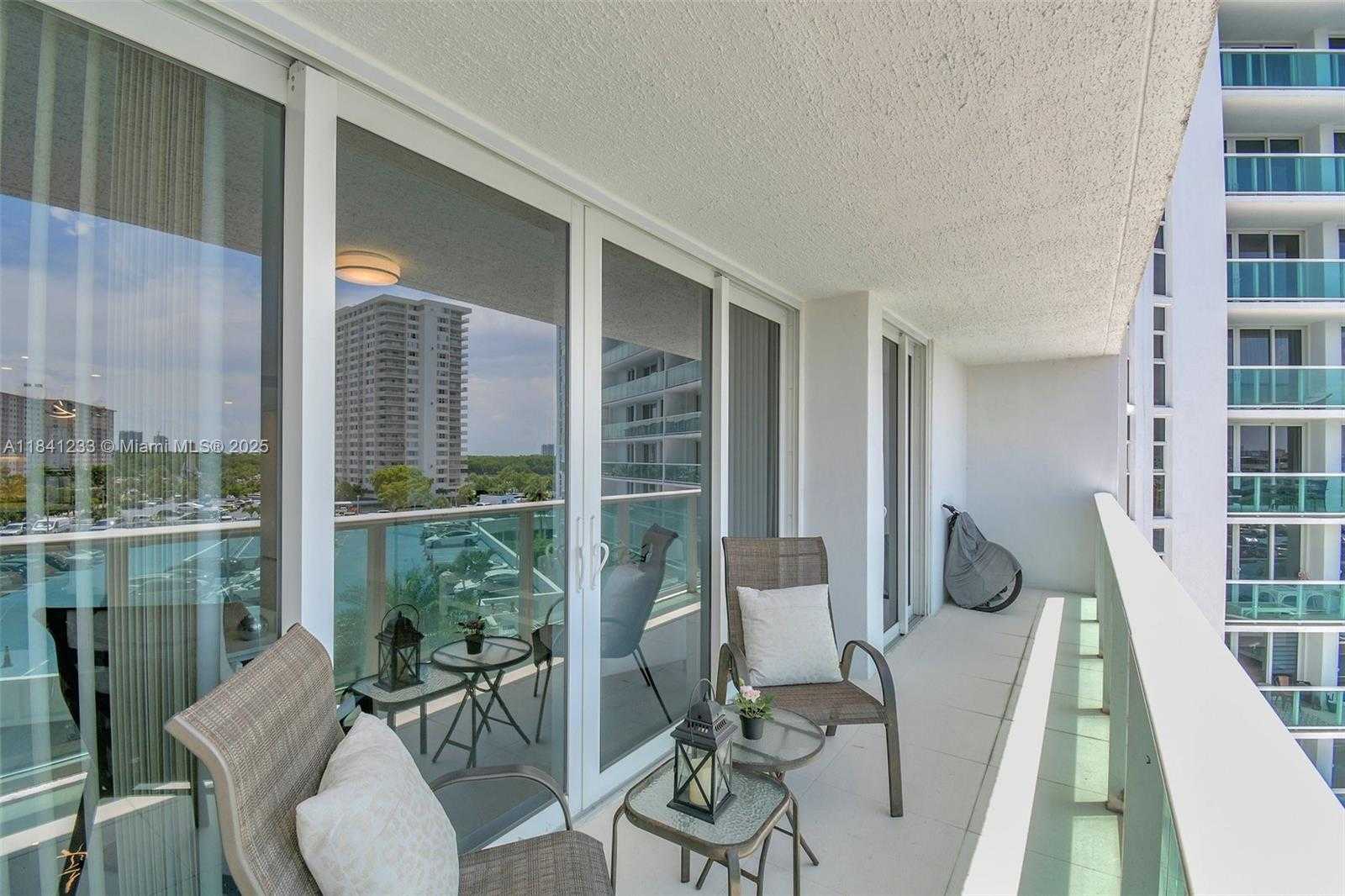 Small Image of Sunny Isles Beach Number 17
