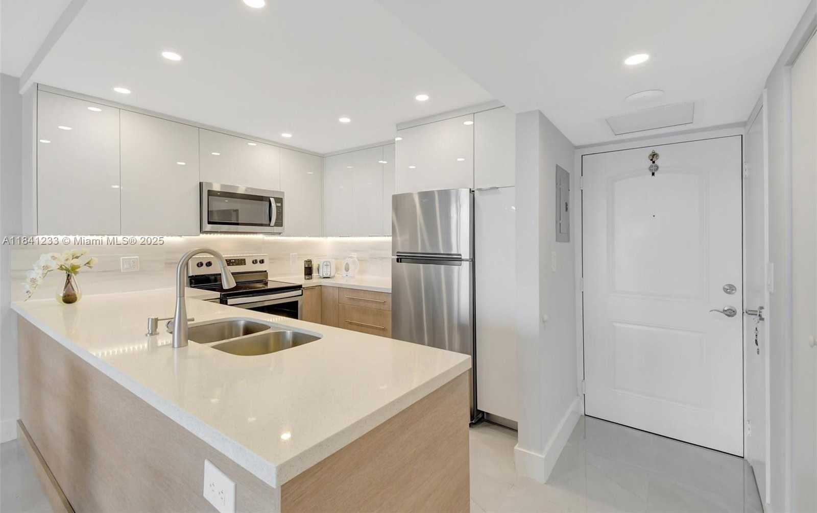 Small Image of Sunny Isles Beach Number 6
