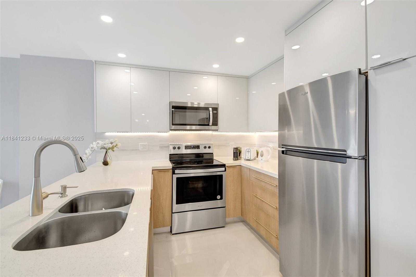 Small Image of Sunny Isles Beach Number 8