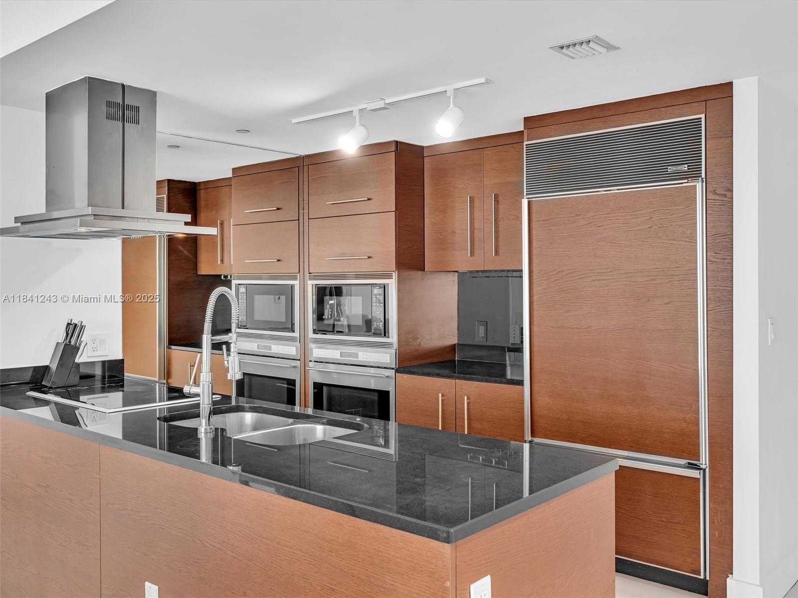 Small Image of 495 BRICKELL AVE #5009, Miami Number 10