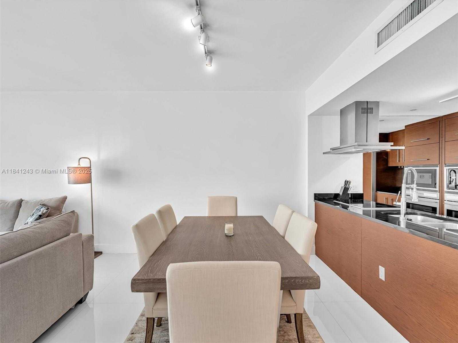 Small Image of 495 BRICKELL AVE #5009, Miami Number 11