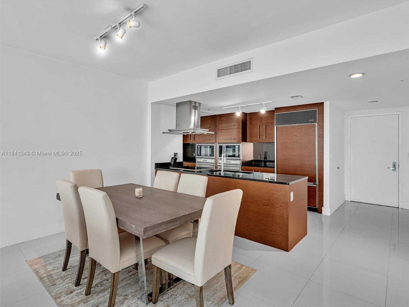 Small Image of 495 BRICKELL AVE #5009, Miami Number 12