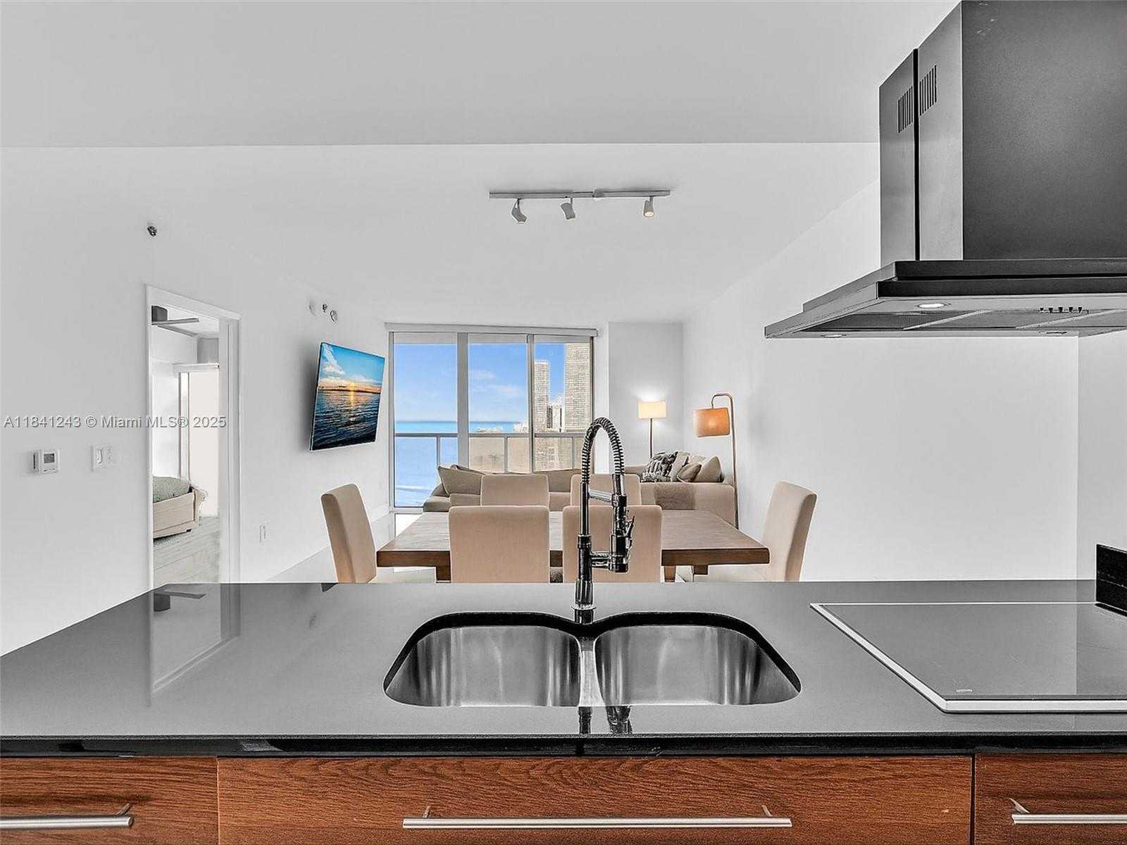 Small Image of 495 BRICKELL AVE #5009, Miami Number 14