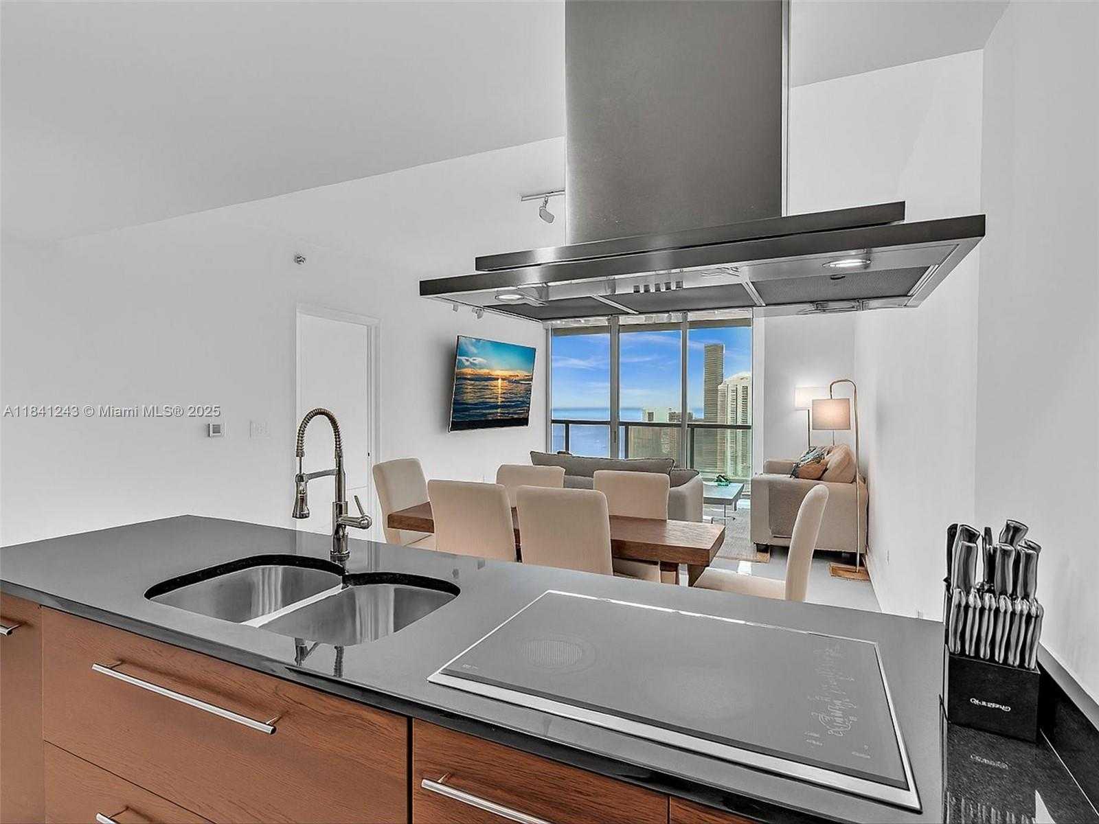Small Image of 495 BRICKELL AVE #5009, Miami Number 16